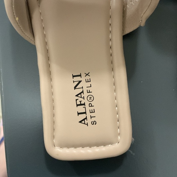 Alfani Estelle Sand Step N’ Flex Flip Flop Sandals women’s size 7 new - Picture 2 of 8